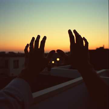 ضمه يا أمّه cover art